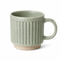 Tazza in ceramica 400 ml verde salvia con manico e superficie scanalata
